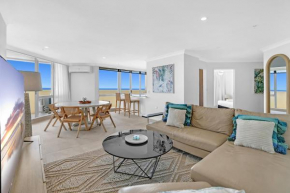 Breathtaking Ocean View & Beachside 3 Bedrooms Apartment